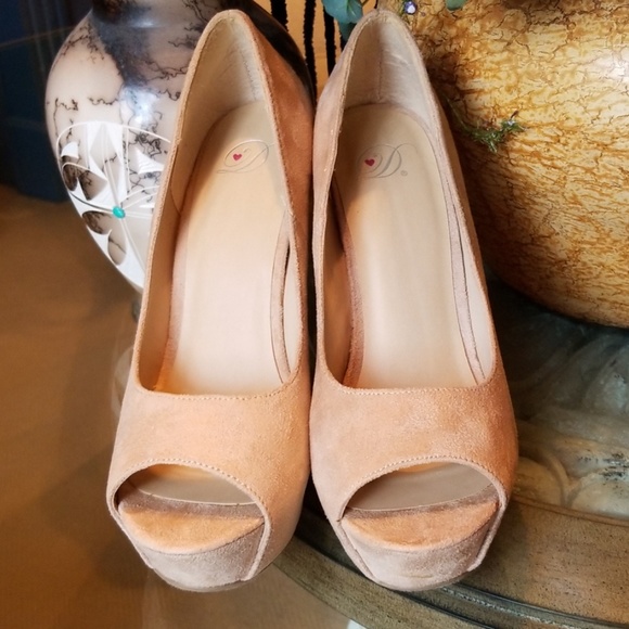 Shoes - Picture 5 of 7